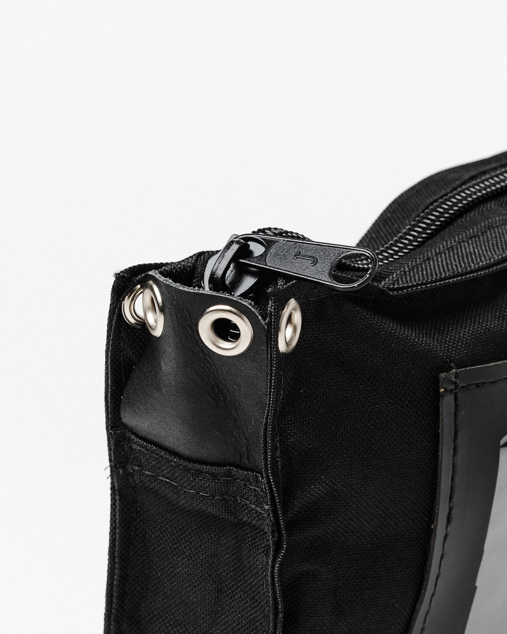 Detalle de bolsa de seguridad tipo sobre